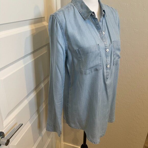 SO Perfectly Soft Chambray Shirt in Blue - Size Medium - NWT (327) - Picture 4 of 10